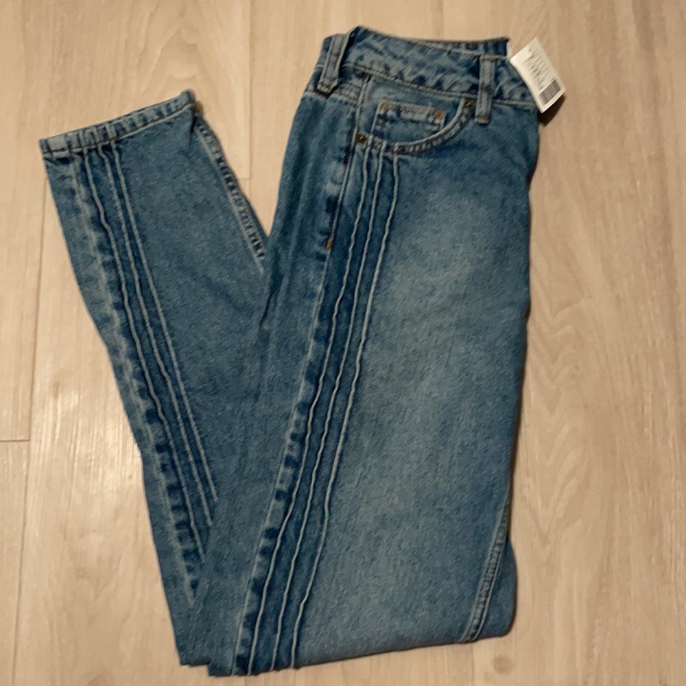 BDG Urban Outfitters Mom Jeans with side detail
